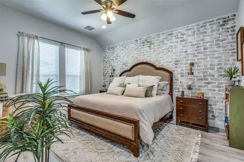 329 Bronco Dr, Pilot Point, TX 76258