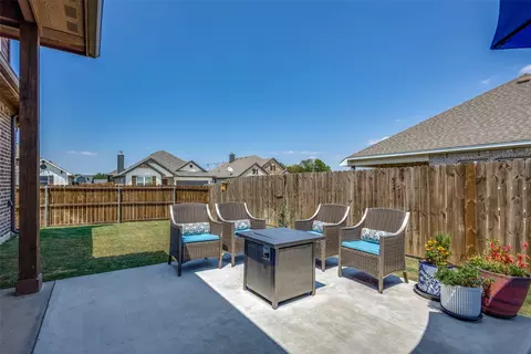 Exterior - 329 Bronco Dr, Pilot Point, TX 76258 photo 4 of 6
