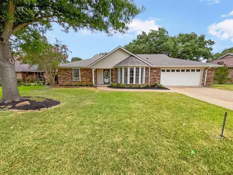 8982 Hialeah Cir S, North Richland Hills, TX 76182
