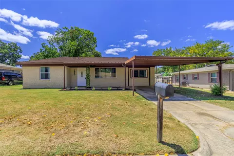 3829 Lakewood Dr, Lake Worth, TX 76135