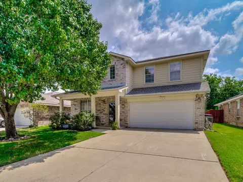 8201 Summer Stream Dr, Fort Worth, TX 76134