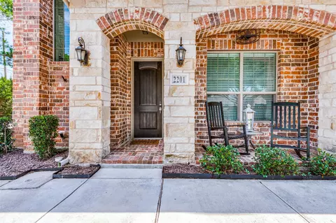 2201 Apex Dr, Flower Mound, TX 75028