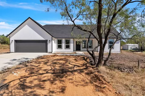 129 Brookview Dr, Runaway Bay, TX 76426