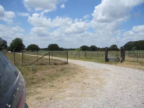 183 Ditto Rd, Sunset, TX 76270 photo 3