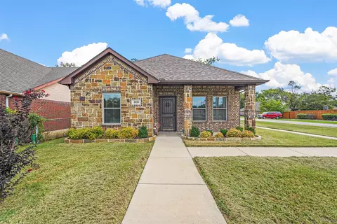 806 E Aimee St, Forney, TX 75126