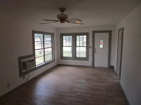 Living - 1407 N Avenue H, Haskell, TX 79521 photo 2 of 3