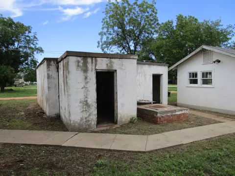 Exterior - 1407 N Avenue H, Haskell, TX 79521 photo 6 of 8