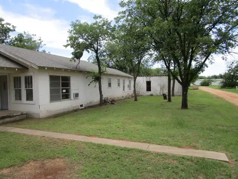 Exterior - 1407 N Avenue H, Haskell, TX 79521 photo 3 of 8