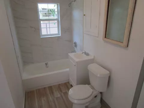 Bath - 1407 N Avenue H, Haskell, TX 79521 photo 1 of 1