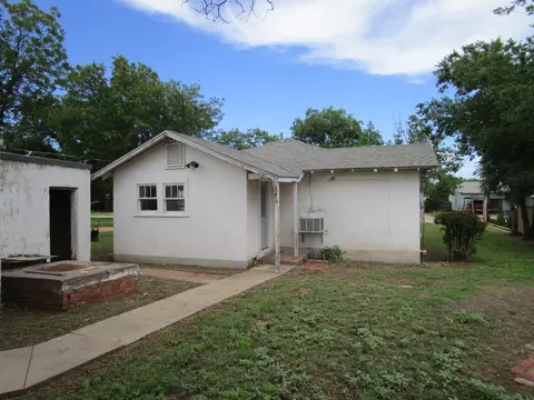 Exterior - 1407 N Avenue H, Haskell, TX 79521 photo 5 of 8