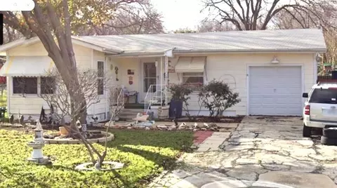 1300 Meadow Park Dr, White Settlement, TX 76108
