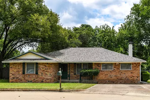121 S Valley St, Red Oak, TX 75154