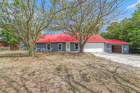 8105 N Prairie Hill St, Alvarado, TX 76009