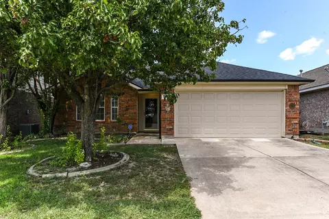 11929 Gold Creek Dr E, Fort Worth, TX 76244