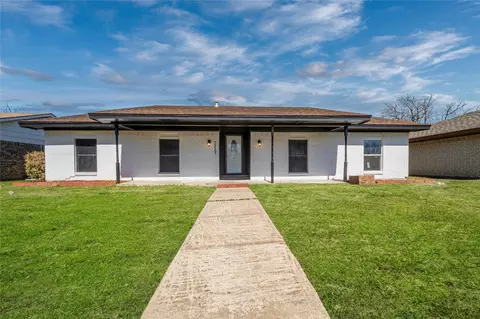 7213 Lakeshore Dr, Rowlett, TX 75089