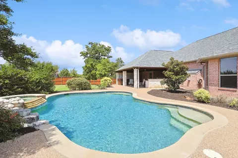 Exterior - 125 Maple Leaf Dr, Double Oak, TX 75077 photo 7 of 10