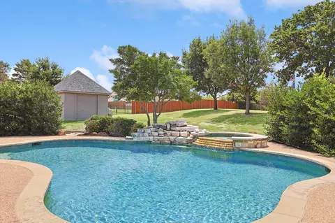 Exterior - 125 Maple Leaf Dr, Double Oak, TX 75077 photo 5 of 10
