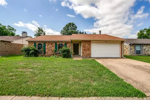 1705 Clark Trl, Grand Prairie, TX 75052