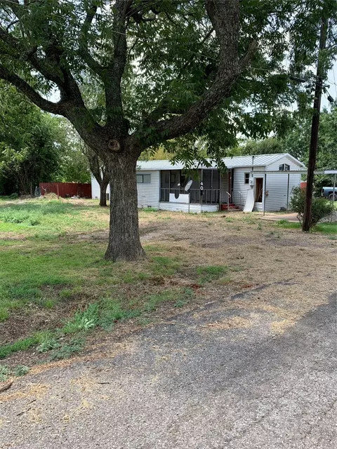 407 Church St, Ector, TX 75439