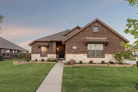 717 Long Prairie Dr, Royse City, TX 75189