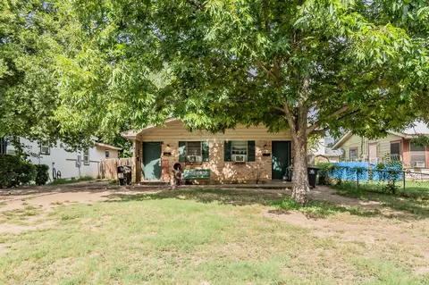 606 N East St, Arlington, TX 76011