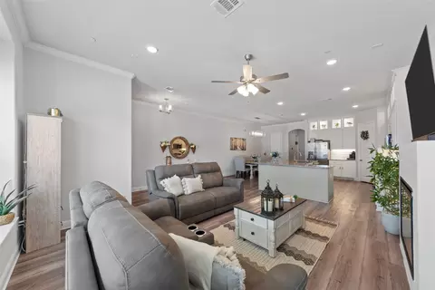 1886 Melinda Ln, Farmers Branch, TX 75234