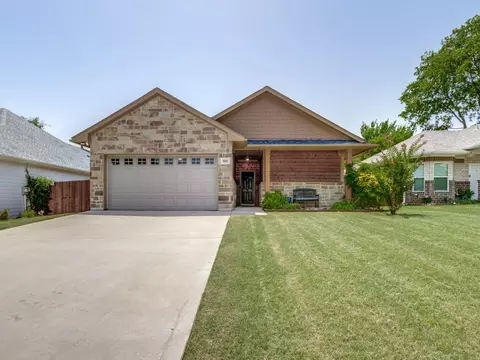 804 E 6th St, Bonham, TX 75418