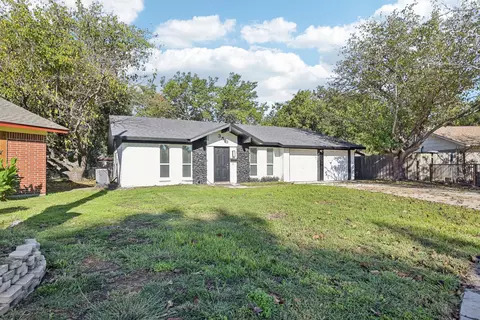 353 Forrest Hill Cir, Grand Prairie, TX 75052