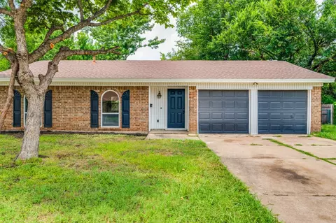604 Sue Ann Ln, Burleson, TX 76028