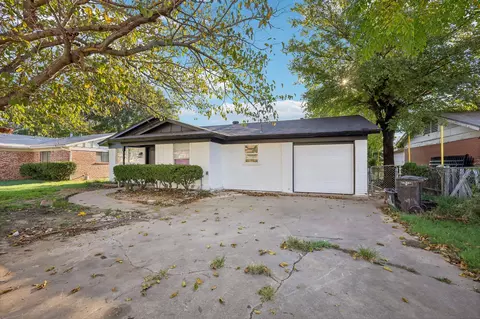 4813 Marshall St, Forest Hill, TX 76119