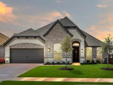 1049 Summer Grove Dr, Midlothian, TX 76065