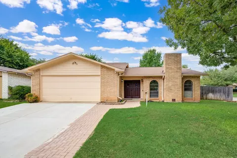 2600 Meadowview Dr, Arlington, TX 76016