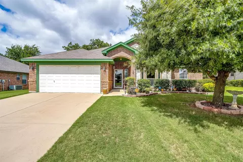 712 W Sheila Cir, Joshua, TX 76058