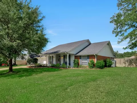 1702 Juniper Ln, Lufkin, TX 75904