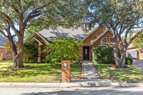 4204 Oak Springs Dr, Arlington, TX 76016