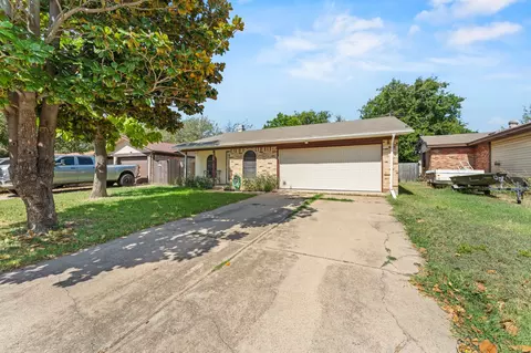 625 Crosby Ave, White Settlement, TX 76108