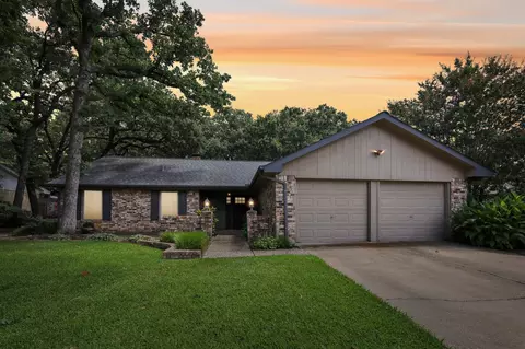 2008 N Meadow Way Cir, Arlington, TX 76015