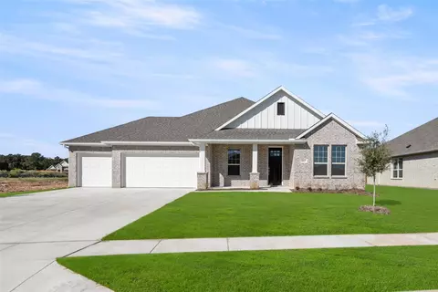 813 Stone Eagle Dr, Azle, TX 76020
