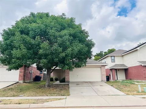 6941 Brookglen Ln, Fort Worth, TX 76179