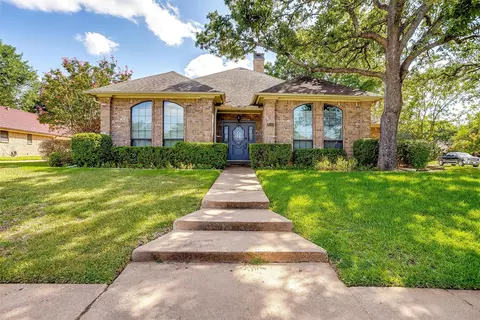 7010 Lake Louise Dr, Arlington, TX 76016