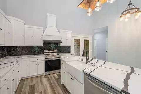 503 Deerpath Ln, Holly Lake Ranch, TX 75765