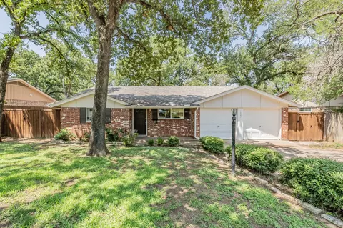 1007 N Lucas Dr, Grapevine, TX 76051
