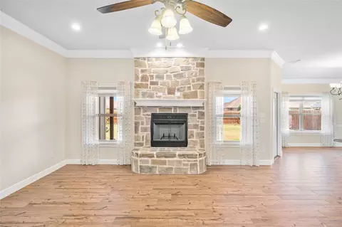Living - 326 Eagle Mountain Dr, Abilene, TX 79602 photo 2 of 3