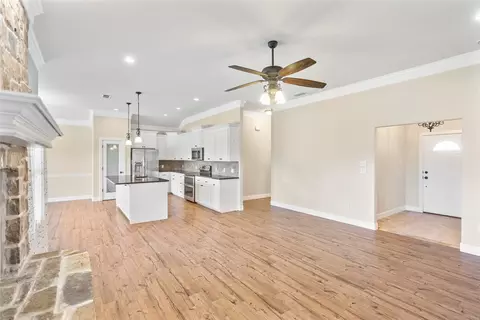 Living - 326 Eagle Mountain Dr, Abilene, TX 79602 photo 3 of 3