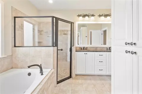 Bath - 326 Eagle Mountain Dr, Abilene, TX 79602 photo 2 of 4