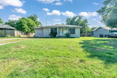 140 NW Lorna St, Burleson, TX 76028