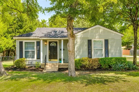 301 Alexander St, Lancaster, TX 75146