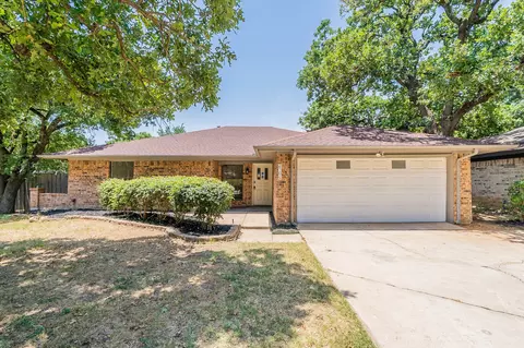 2705 Meadow Grn, Bedford, TX 76021