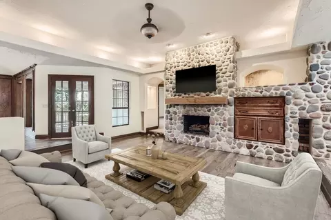 2727 Colonial Cir, Mckinney, TX 75072