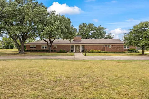 702 S Nolan River Rd, Cleburne, TX 76033
